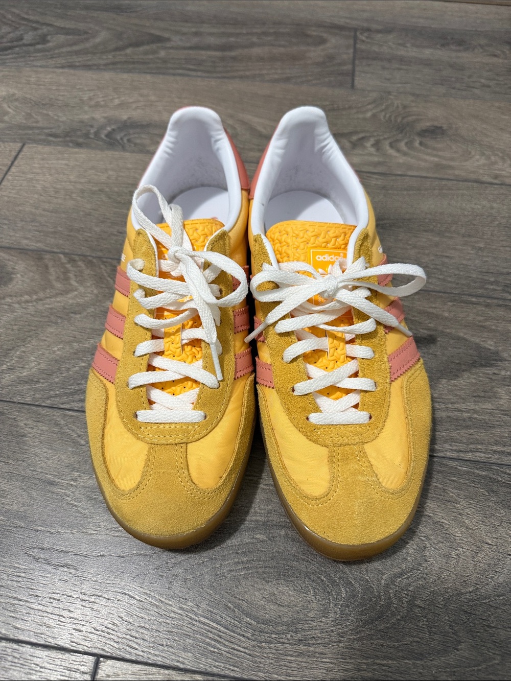 adidas ORIGINALS Gazelle Sneaker Yellow and Pink Retro Low-Top Sneakers
